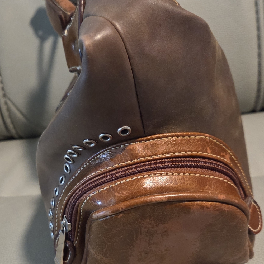 Gucci Brown Two-Tone Leather Hobo with Silver Eyelet Trim - Picture 3 of 9